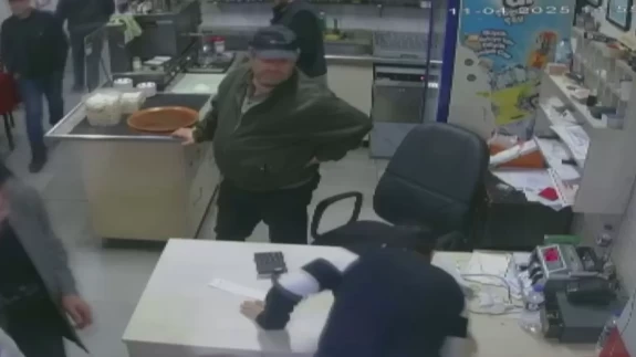 Kıraathaneye sığınıp “Ambulans çağırın” dedi, hayatını kaybetti