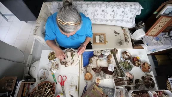 Çeyrek asırdır doğadan topladıklarını sanata dönüştürdü