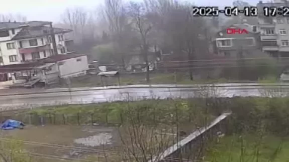 Yıldırım düşme anı anbean görüntülendi