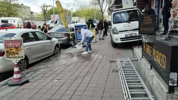 Sultangazi'de kamyonetten düşen adam hayatını kaybetti