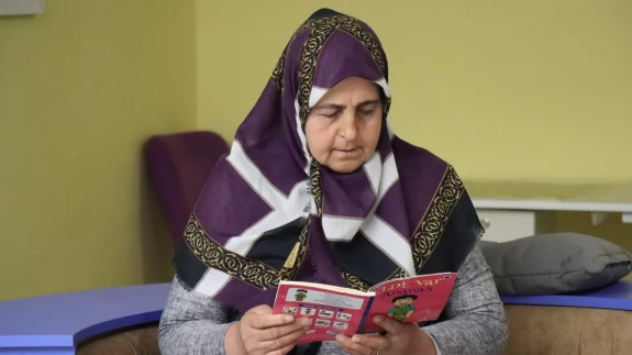 Çocukluk hayalini gerçekleştirdi, çalıştığı okulda okuma yazma öğrendi