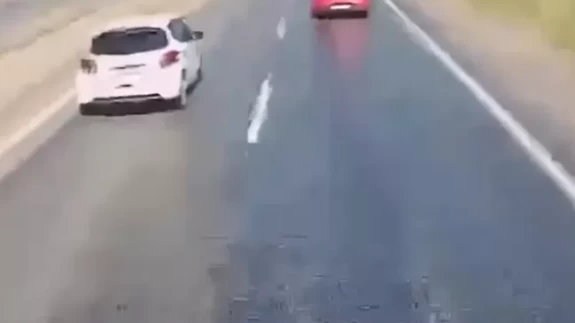 Batman'da otomobil şarampole devrildi