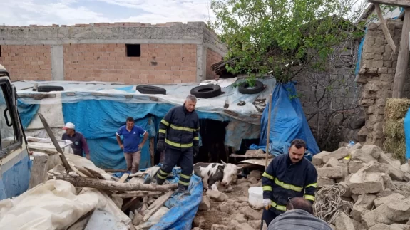 Muş’un Yoncalıöz köyünde korkunç yangın! Bir aile sokakta kaldı