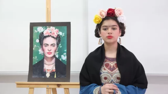 Bitlis Ahlat'ta görsel sanatlar öğretmeninden canlı sanat sergisi