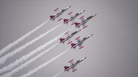 Türk Yıldızları'ndan Estonya'da muhteşem akrobasi gösterisi: Videolar paylaşıldı