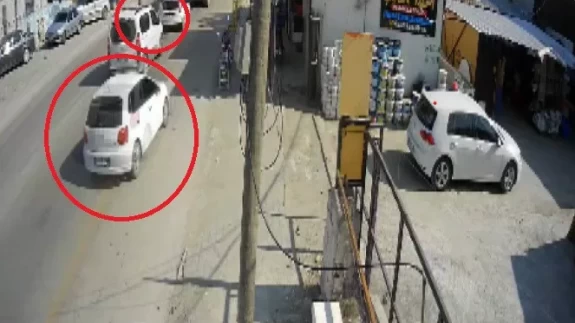 Emniyet şeridi ihlaliyle gelen kazayı kıl payı atlattı: O anlar  kamerada