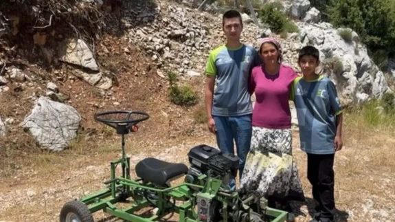 Köyceğiz'de anneleri için traktör yaptılar