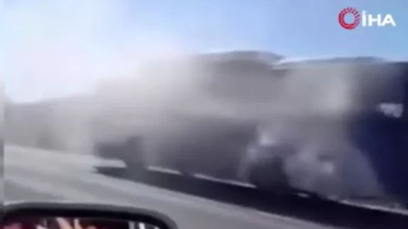 Ankara’da seyir halindeki otobüs alev aldı: O anlar kamerada