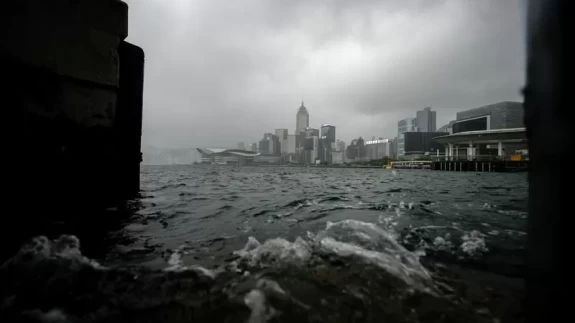 Hong Kong’da ‘Wipha’ tayfunu!