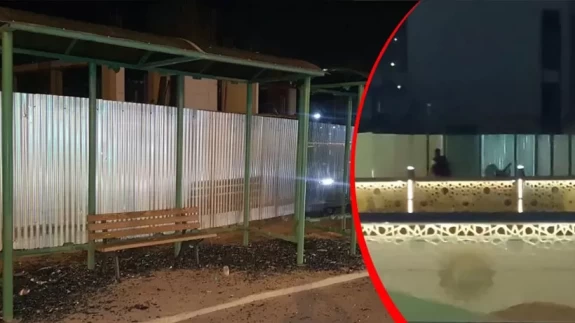 Otobüs durağının camlarını indirdi