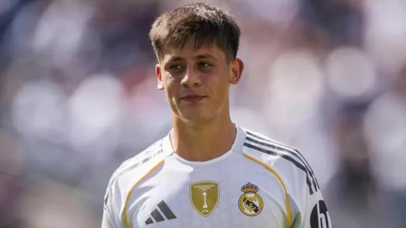 Arda Güler'e Avusturya’da Türk taraftarlardan sevgi seli