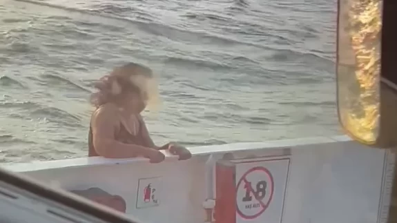 Feribottan denize atlayan yolcunun görüntüleri ortaya çıktı