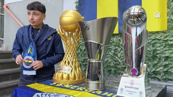 Fenerbahçe, üç kupası Rotterdam’da taraftarla buluştu