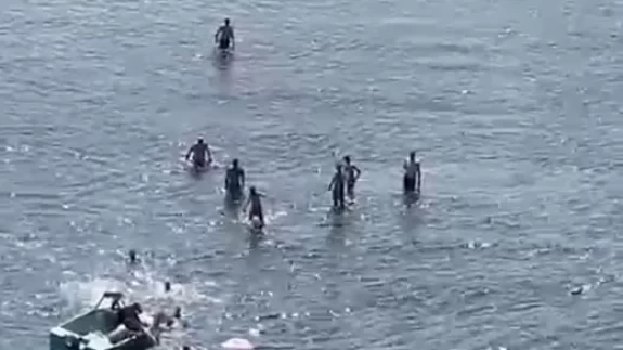 Boğulmak üzereyken son anda kurtarıldı: O anlar kamerada