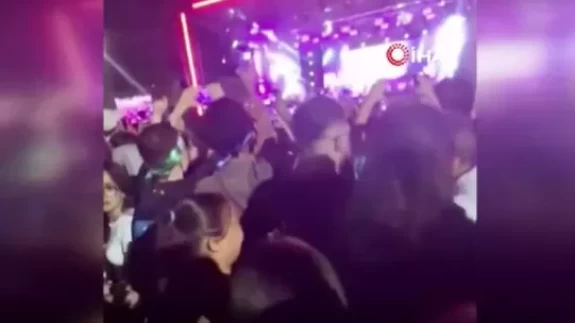 Manifest konserinde kavga çıktı!