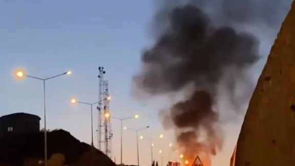 Elazığ’da seyir halindeki otomobil alev alev yandı