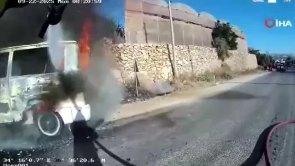 Yolcu taşıyan minibüs alev alev yandı