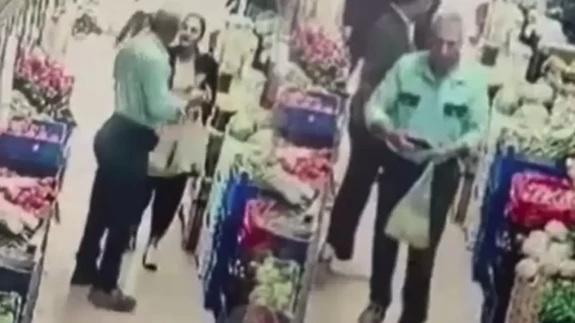 Markette kadına yumrukla saldırdı: Kulak zarı patladı