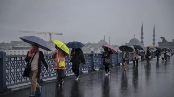 Meteoroloji uyardı! 24 ilde kuvvetli sağanak ve fırtına!