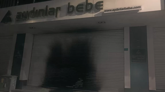 Bursa’da mağaza kundaklayan şüphelilerden 3’ü tutuklandı