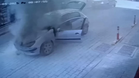 Antalya'da seyir halindeki araç alev alev yandı: O anlar kameralarda