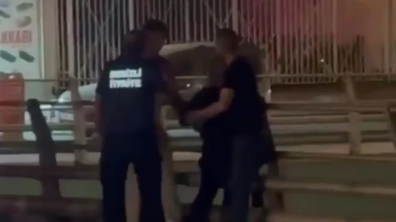 Denizli’de köprülü kavşakta intihar girişimi! Anbean kamerada