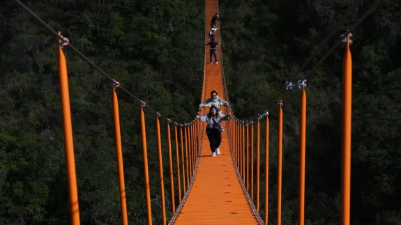 Kolombiya’da Muisca mirasını yansıtan asma köprüler ziyaretçileri büyülüyor