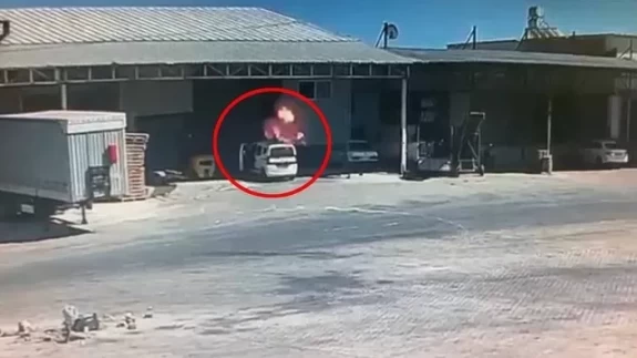 Antalya'daki toptancı halindeki iş yerinde patlama! O anlar kameraya böyle yansıdı