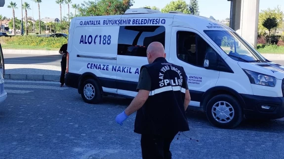 Antalya'da acı olay: Otobüs durağında 42 yaşındaki kişi ölü bulundu