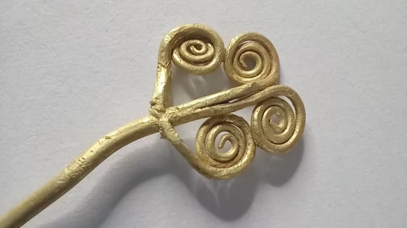 Troya’da 4 bin 500 yıllık altın broş ve yeşim taşı gün yüzüne çıktı