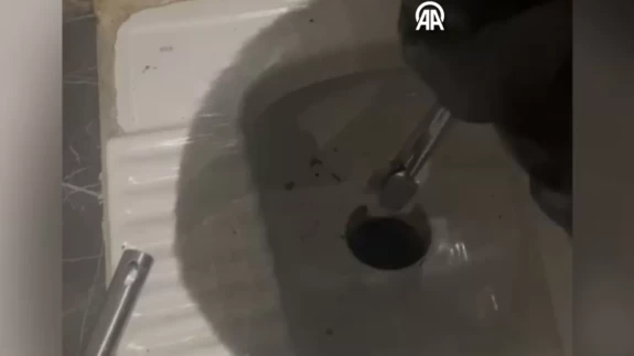 Bursa’da film gibi kovalamaca: Tuvalete uyuşturucu atan zanlı kıskıvrak yakalandı