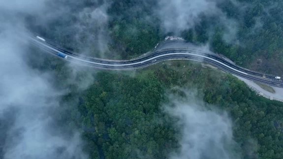 Bolu Dağı’nda sis ve sağanak: Görüş mesafesi 35 metreye düştü