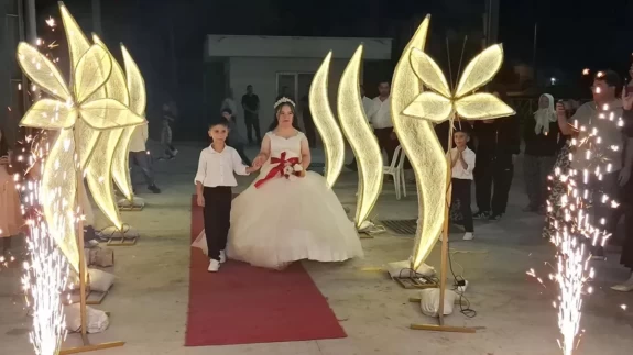 Antalya'da down sendromlu kızının düğün hayalini gerçekleştirdi