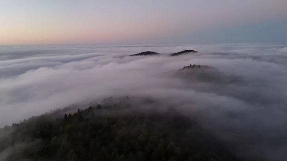 Samsun'da 1000 rakımlı mahallede oluşan "sis denizi" dronla görüntülendi