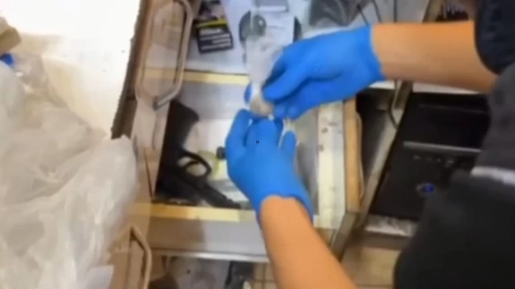 Adana’da bakkalda uyuşturucu ve ruhsatsız tabanca ele geçirildi: 3 zanlı tutuklandı