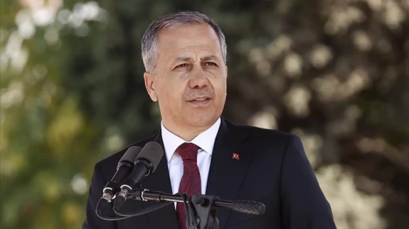 Bakan Yerlikaya duyurdu: Göçmen kaçakçılarına dev operasyon