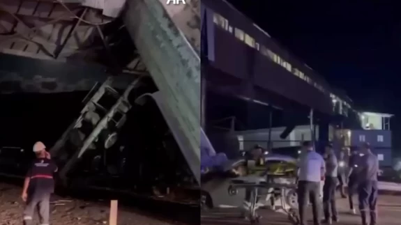 Tır dorsesine çarpan otomobilde feci son: 1 ölü, 4 yaralı