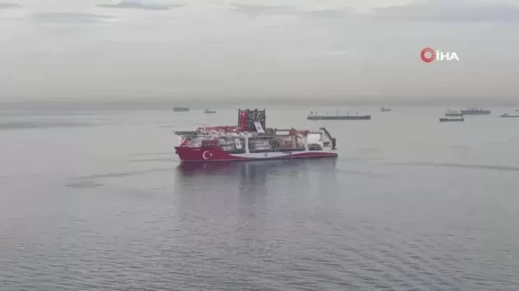 Türkiye’nin yeni sondaj gücü Yıldırım, İstanbul Boğazı’nda görüntülendi