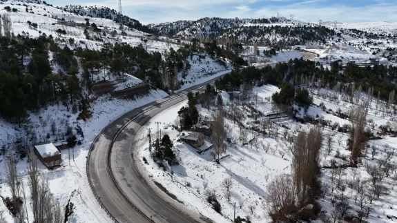 Karaman’da köyler beyaza büründü, kartpostallık görüntüler oluştu