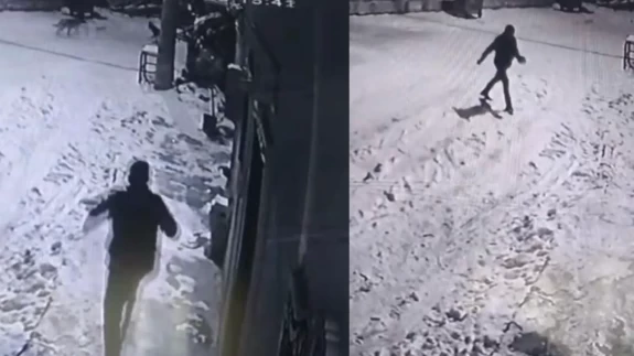 "Çayını bıraktı, çaydanlığı kaptı": Bahçeye giren kurtları çaydanlıkla kovaladı!