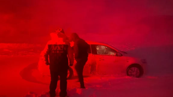 Ağrı’da beyaz esaret! Kar ve tipide mahsur kalanlar kurtarıldı