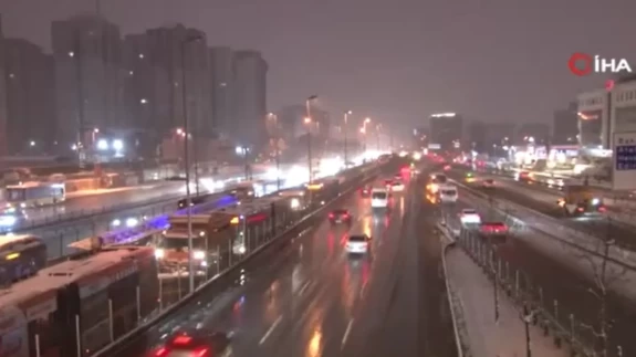 İstanbul’da kabus sabahı! Kar yağışı trafiği yüzde 81’e çıkardı: İşte kilitlenen yollar