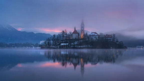 Bled Gölü'nde sisli bir masal: Doğa severler için kaçırılmayacak anlar!