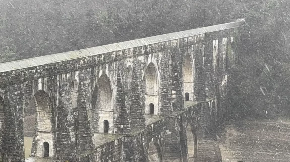 Kentin yüksek kesimlerinde kar, bazı ilçelerde sulu kar