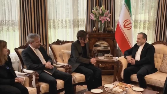 Bakan Erakçi nükleer zirve öncesi Kızılhaç Başkanı ile görüştü