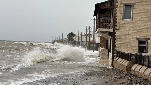 Çanakkale'de fırtına Ayvacık'ı da vurdu: Deniz ve kara adeta birleşti