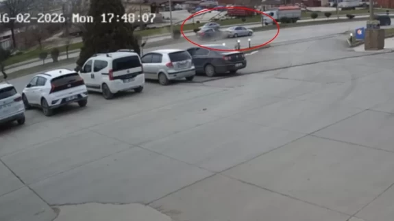 Tokat’ta 2 kişinin yaralandığı kaza kamerada