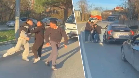 Arnavutköy’de trafikte yumruklu kavga kamerada