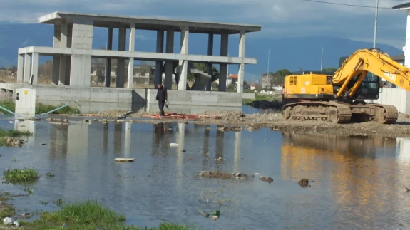 Yol çöktü, kanalizasyon taştı, vatandaş isyan etti
