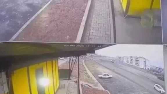 Direksiyon hakimiyeti kayboldu! Diyarbakır'da takla atan otomobilin anları kamerada!